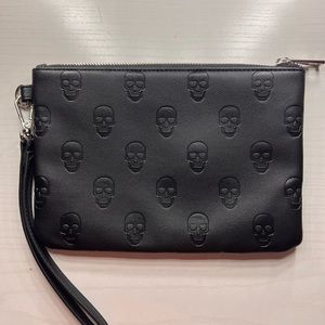 Skull wristlet